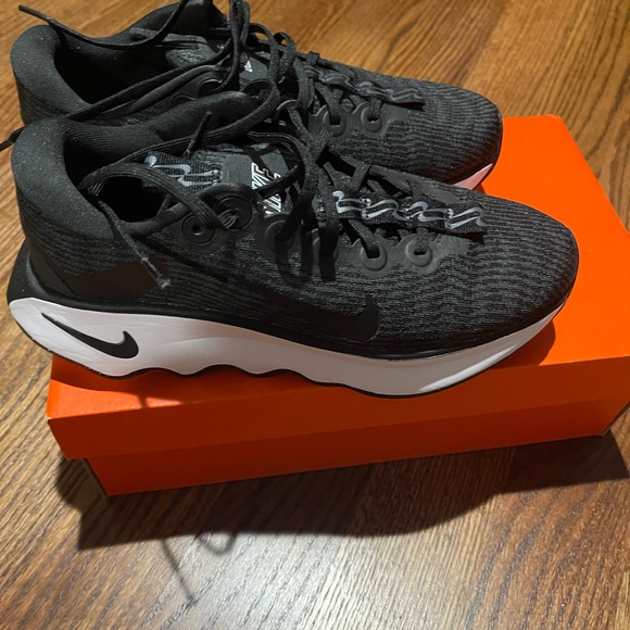 Nike Black Running Sneakers motiva size 9 - Picture 2 of 6
